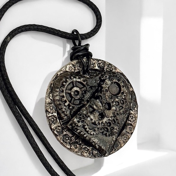 Steampunk Shattered Heart Pendant Necklace - Picture 1 of 6